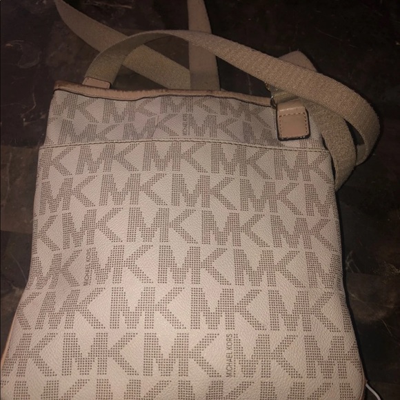 Micheal Kors cross body bag - Picture 3 of 4